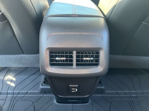 Used 2024 Chevrolet Equinox RS FWD image 20