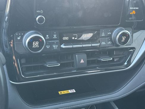 Used 2023 Toyota Highlander XLE image 20