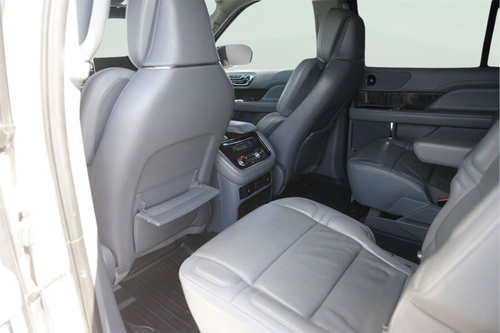 Used 2019 Lincoln Navigator L Select w/ Technology Package RWD image 12