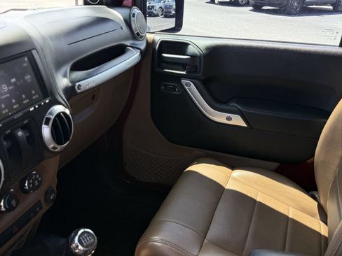 Used 2012 Jeep Wrangler Rubicon w/ PWR Convenience Group AWD/4WD image 18