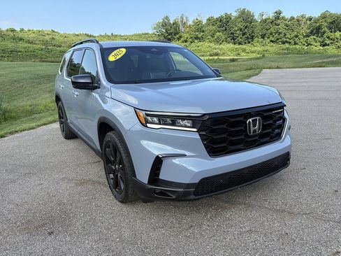 Used 2025 Honda Pilot Black Edition image 7