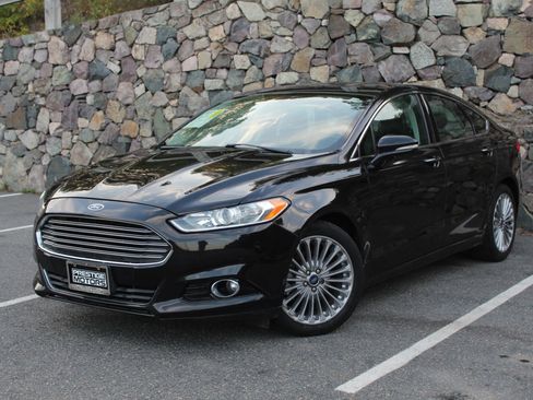 Used 2013 Ford Fusion Titanium image 2