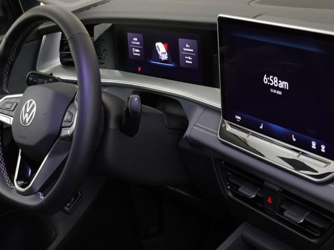New 2026 Volkswagen Tiguan SE w/ Panoramic Sunroof Package image 21