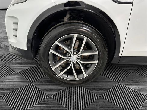 Used 2025 Land Rover Discovery Sport Dynamic SE image 13