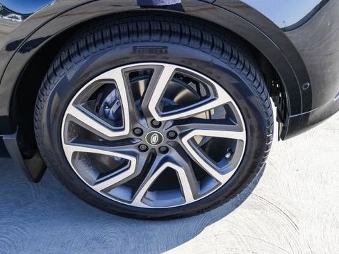 Used 2025 Land Rover Discovery Dynamic SE AWD/4WD image 14