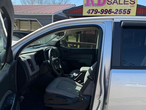 Used 2017 Chevrolet Colorado W/T w/ WT Convenience Package image 4