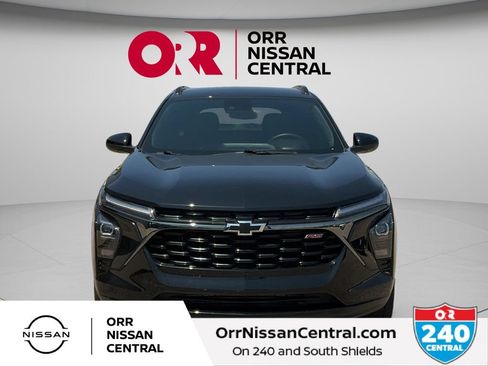Used 2025 Chevrolet Trax RS w/ Driver Confidence Package FWD image 2
