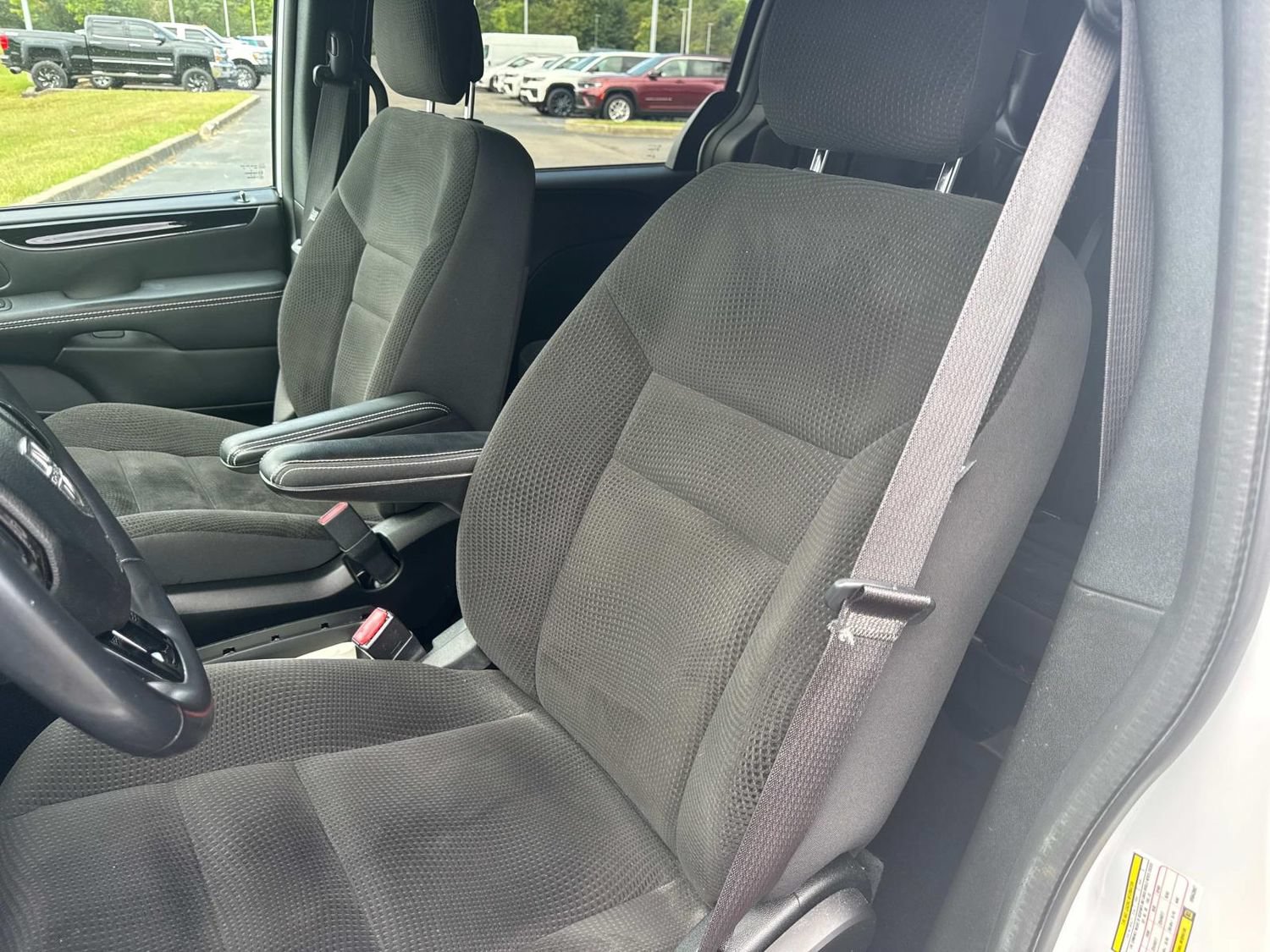 Used 2017 Dodge Grand Caravan SE FWD image 25