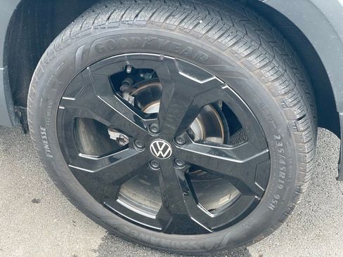Certified 2025 Volkswagen Taos SEL w/ Black Wheel Plus Package image 33