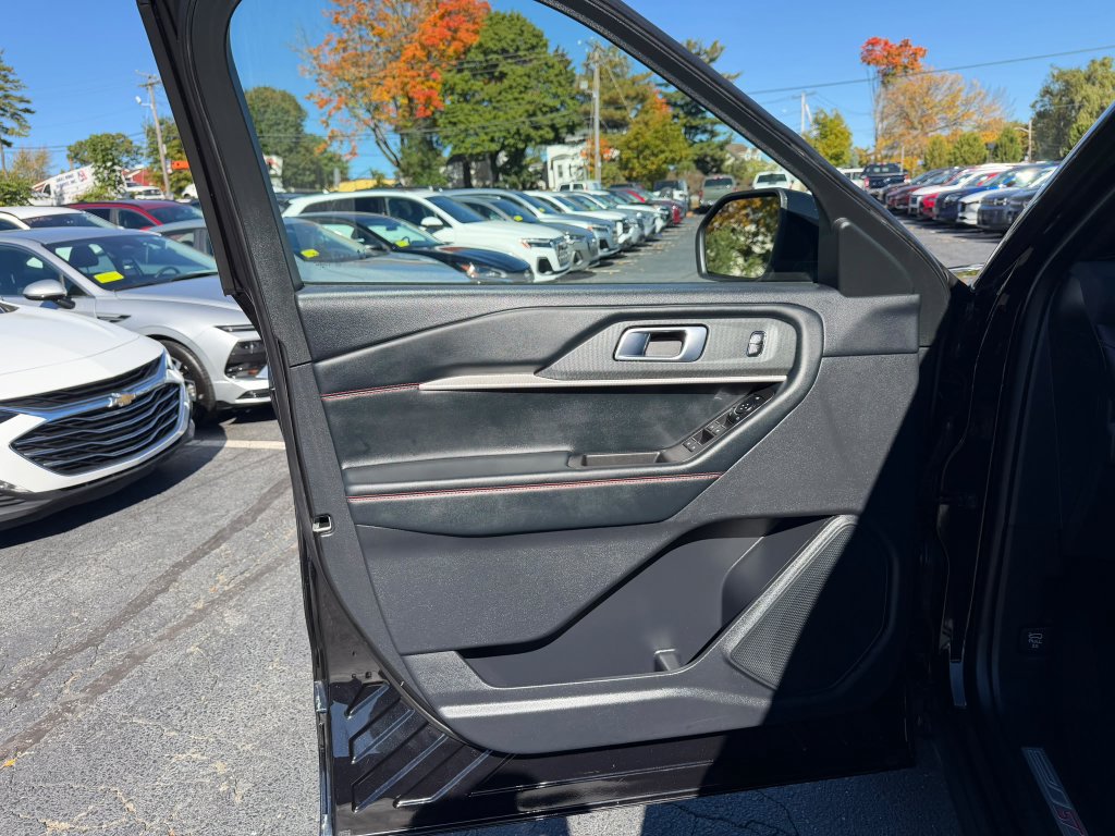 Used 2025 Ford Explorer ST-Line AWD/4WD image 15