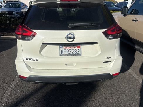 Used 2018 Nissan Rogue SV image 4