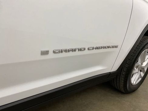 Used 2025 Jeep Grand Cherokee L Laredo AWD/4WD image 10