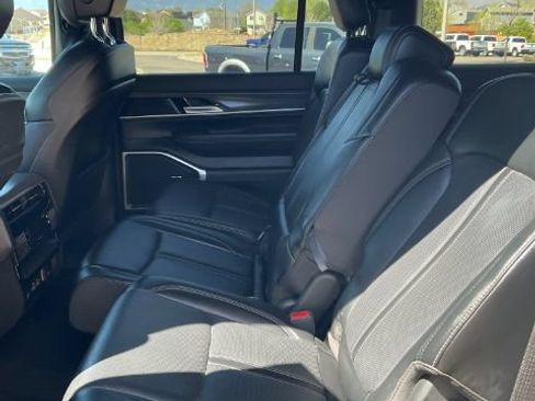 Used 2024 Jeep Wagoneer Series III AWD/4WD image 22