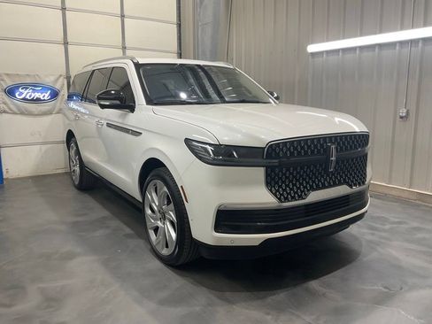 Used 2025 Lincoln Navigator Reserve AWD/4WD image 1
