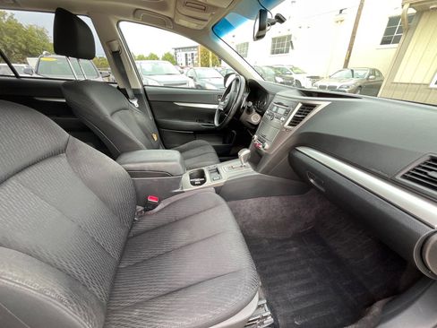 Used 2010 Subaru Outback 2.5i Premium image 9