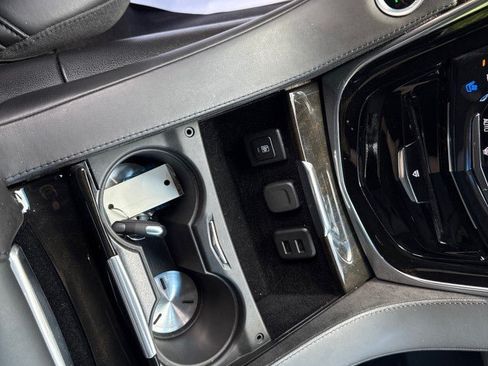 Used 2018 Cadillac Escalade Platinum AWD/4WD image 18