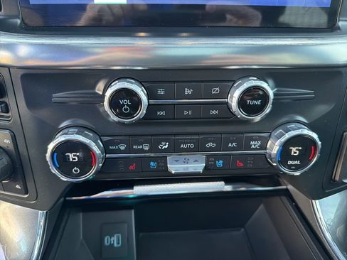 Used 2021 Ford F150 Lariat w/ Max Trailer Tow Package image 34