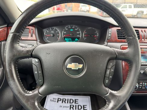 Used 2009 Chevrolet Impala LTZ FWD image 14
