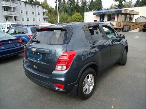 Used 2022 Chevrolet Trax LS w/ Tint and Cruise Package image 5
