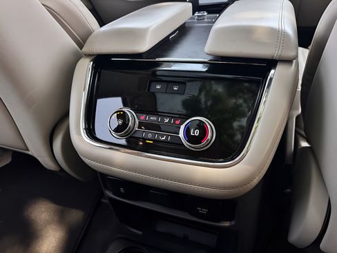 Used 2021 Lincoln Navigator Reserve w/ Luxury Package AWD/4WD image 19