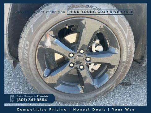 Used 2023 Jeep Grand Cherokee Altitude image 9