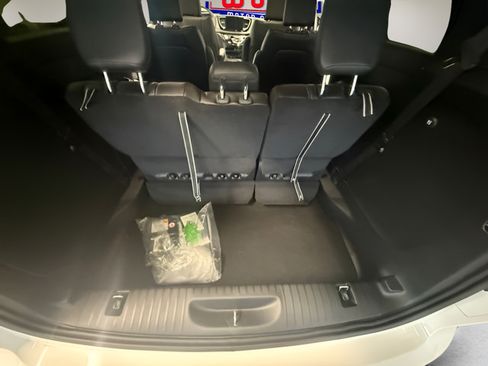 New 2027 Chrysler Pacifica Select FWD image 18