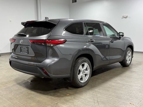 Used 2023 Toyota Highlander L image 4