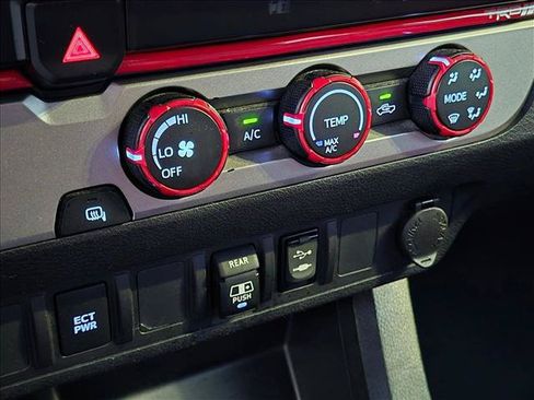 Used 2019 Toyota Tacoma SR5 RWD image 19