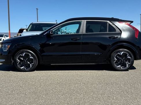 Certified 2024 Kia Niro Wind FWD image 9