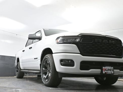 New 2026 RAM 1500 Express AWD/4WD image 40