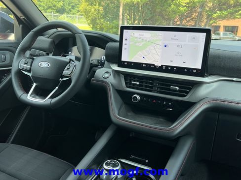 Certified 2025 Ford Explorer ST-Line AWD/4WD image 6