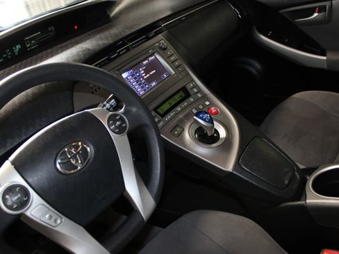 Used 2014 Toyota Prius Two FWD image 15