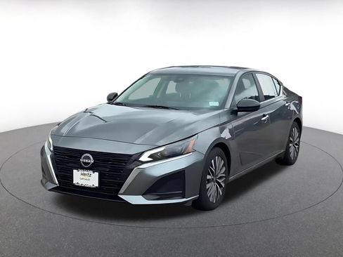 Used 2025 Nissan Altima 2.5 SV FWD image 5