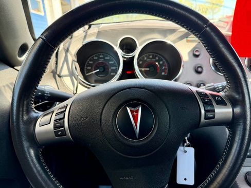 Used 2009 Pontiac Solstice GXP w/ Premium Package RWD image 32