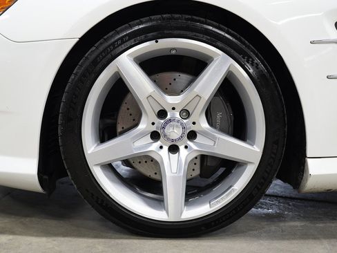 Used 2016 Mercedes-Benz SL 550 w/ Driver Assistance Package image 50