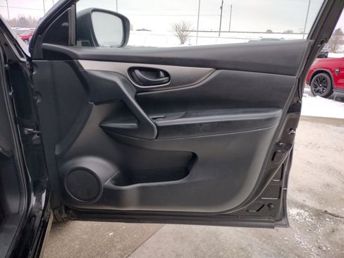 Used 2020 Nissan Rogue Sport S image 25