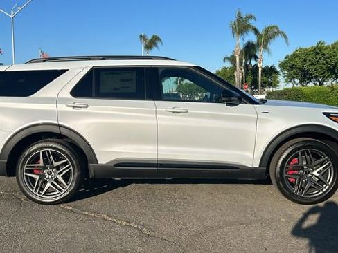 New 2026 Ford Explorer ST-Line w/ ST-Line Street Pack AWD/4WD image 2