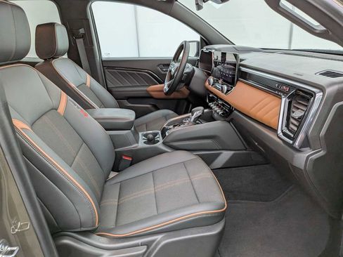 Used 2025 GMC Canyon AT4 AWD/4WD image 18