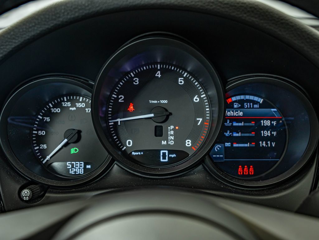 Certified 2026 Porsche Macan AWD/4WD image 32