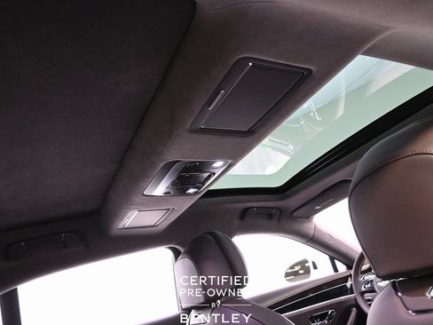 Used 2024 Bentley Flying Spur V8 image 18