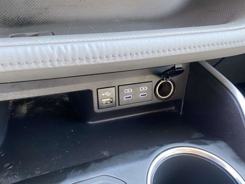 Used 2022 Toyota Highlander L image 27