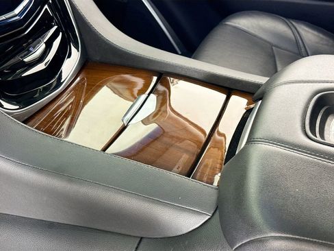 Used 2019 Cadillac Escalade ESV Luxury image 19