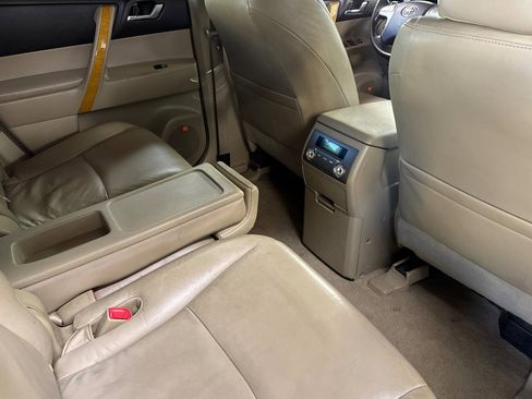 Used 2010 Toyota Highlander Limited image 31