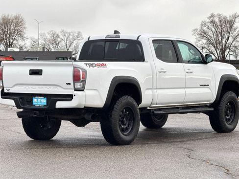 Used 2020 Toyota Tacoma TRD Off-Road image 2