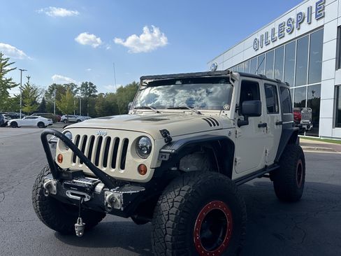 Used 2011 Jeep Wrangler Unlimited Rubicon image 1