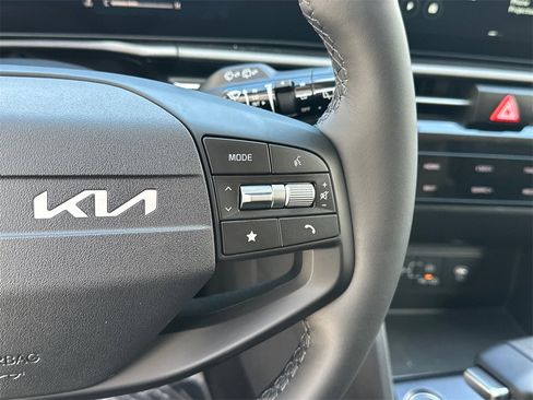 New 2026 Kia Sportage LX image 23