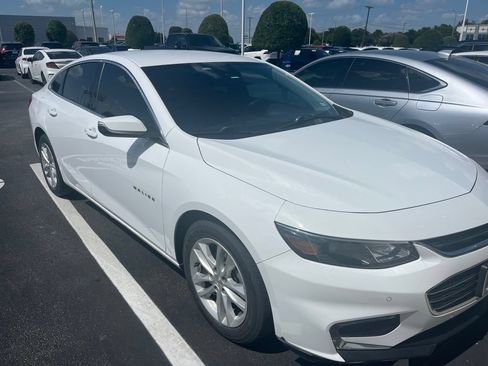 Used 2018 Chevrolet Malibu LT w/ Driver Confidence Package FWD image 3