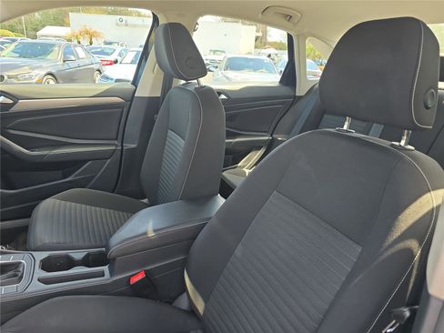 Used 2022 Volkswagen Jetta S image 11