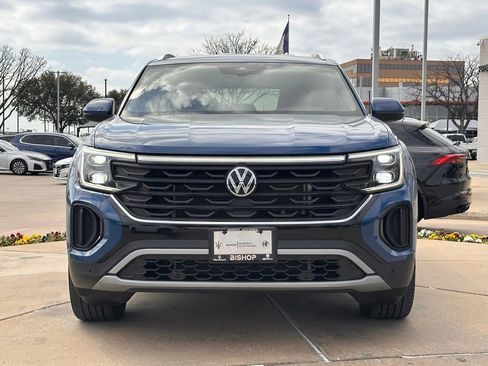 Used 2025 Volkswagen Atlas Cross Sport SE image 2