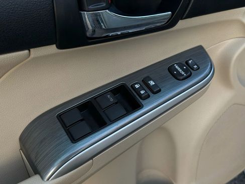 Used 2012 Toyota Camry XLE image 16